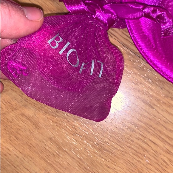 NWT Victoria's Secret BIOFit 7-Way Bra - Picture 3 of 9